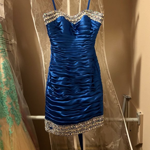 Blue homecoming dress - Picture 2 of 3